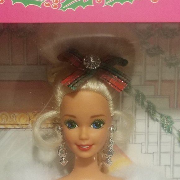 NIB NWOT 1994 Winter's Eve Barbie, w hair still in bun! - Picture 3 of 9